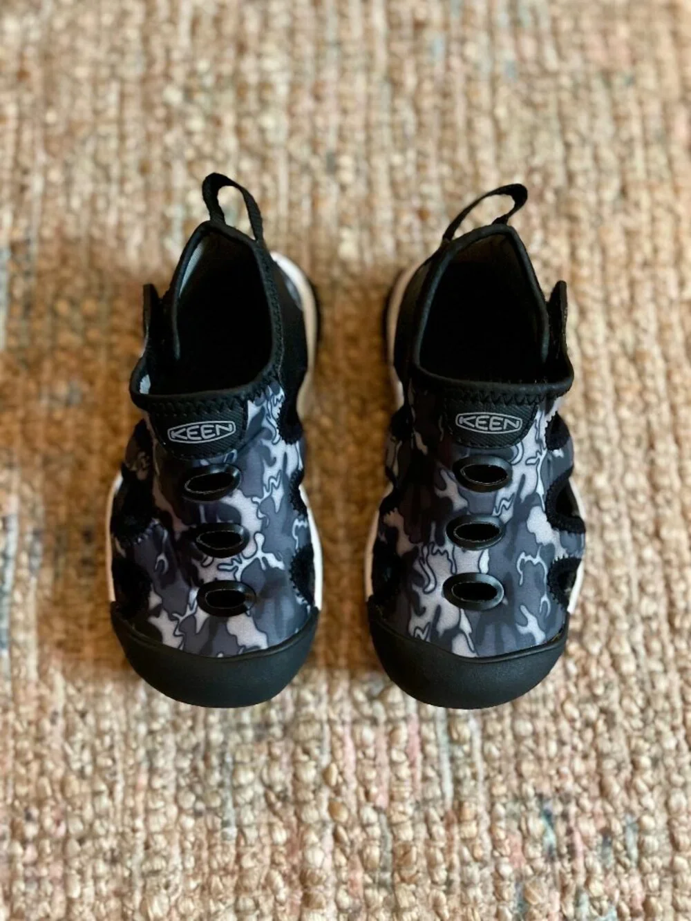 KEEN Stingray Kids Water Shoes Size 10 Toddler Black Gray Camo Sandals Mint